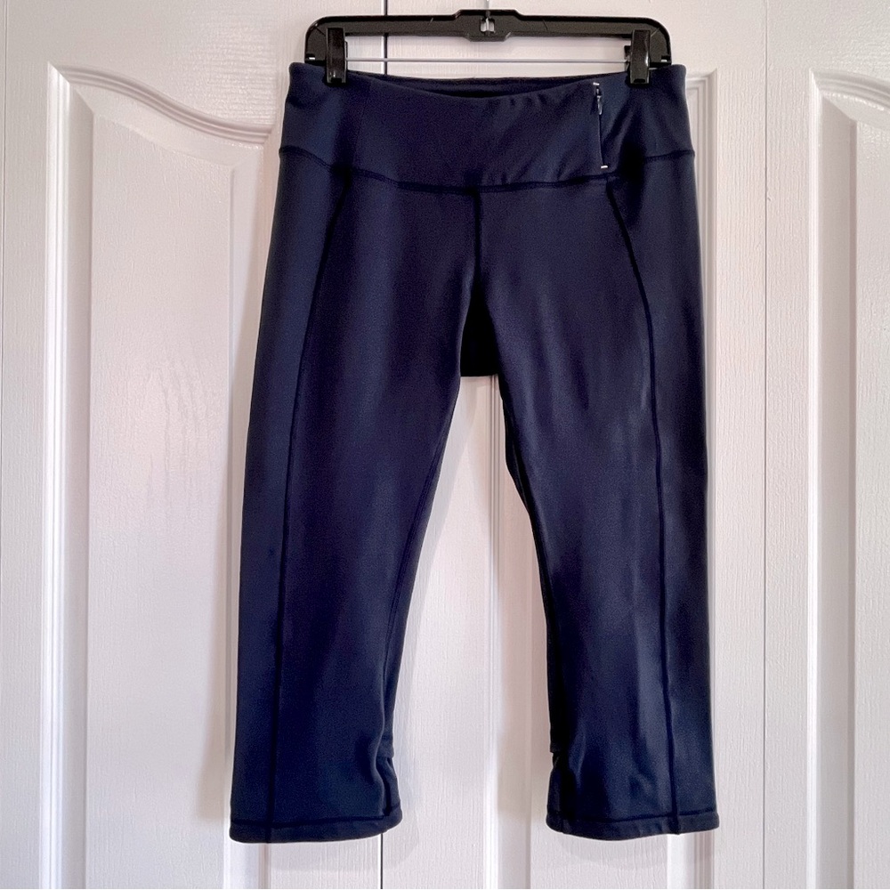 Calia by Carrie Underwood navy blue capri work out  pants leggings L